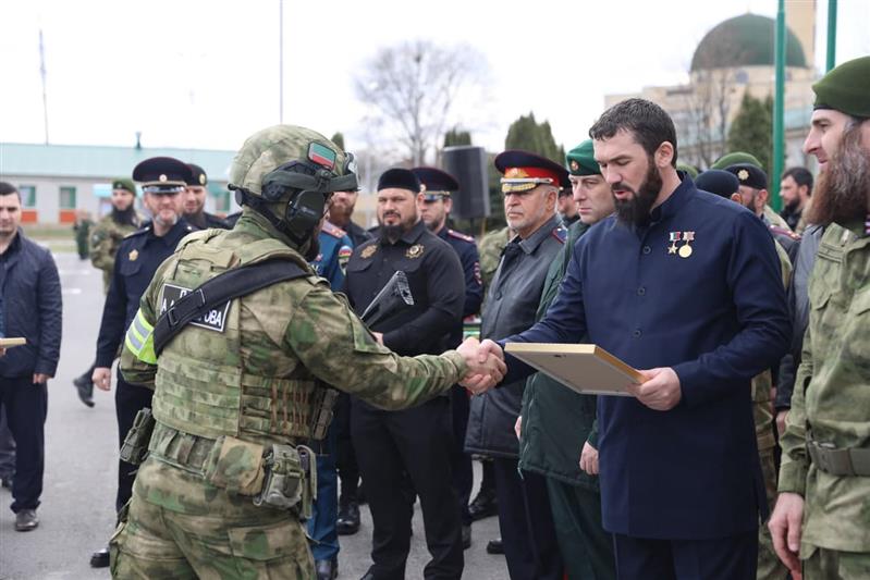 Полк имени Героя России Ахмата-Хаджи Кадырова грозненского соединения Росгвардии отметил 15-ю годовщину со дня образования
