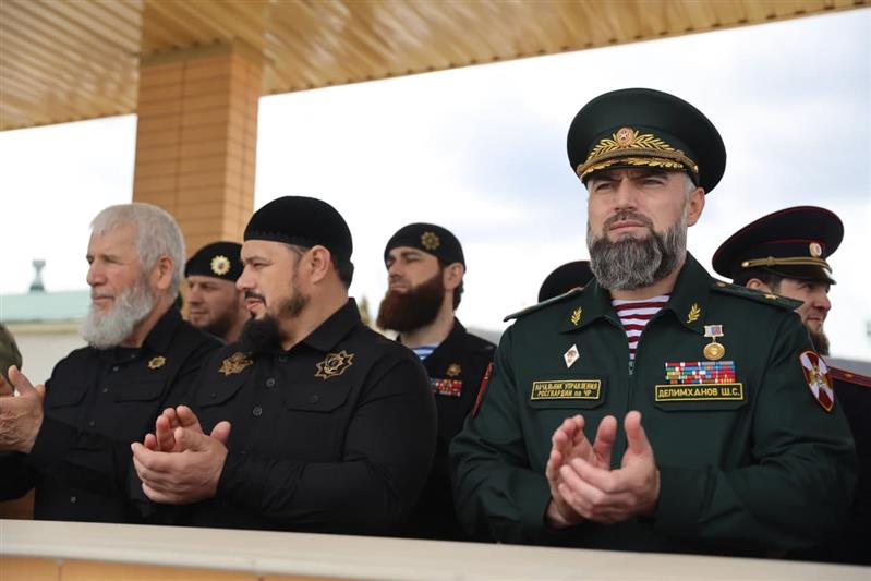 Полк имени Героя России Ахмата-Хаджи Кадырова грозненского соединения Росгвардии отметил 15-ю годовщину со дня образования