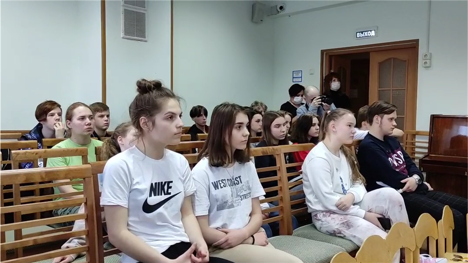 В МОСКВЕ СОТРУДНИКИ РОСГВАРДИИ ПРОВЕЛИ УРОКИ МУЖЕСТВА ДЛЯ ВОСПИТАННИКОВ ДЕТСКИХ СОЦИАЛЬНЫХ ЦЕНТРОВ