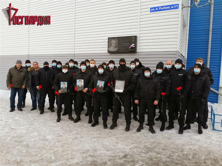 Сотрудники иркутского СОБР «Байкал» почтили память сослуживцев, погибших при исполнении служебного долга