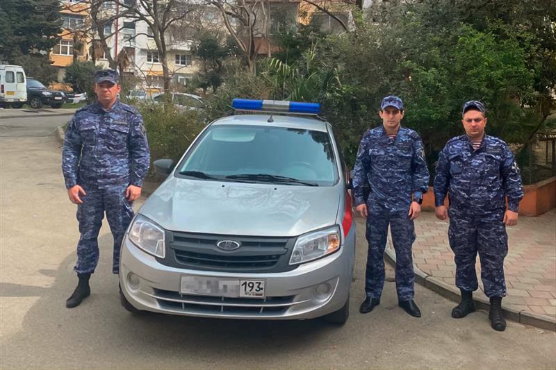 Сочинские росгвардейцы помогли доставить в лечебное учреждение ребенка, который нуждался в срочной медицинской помощи 