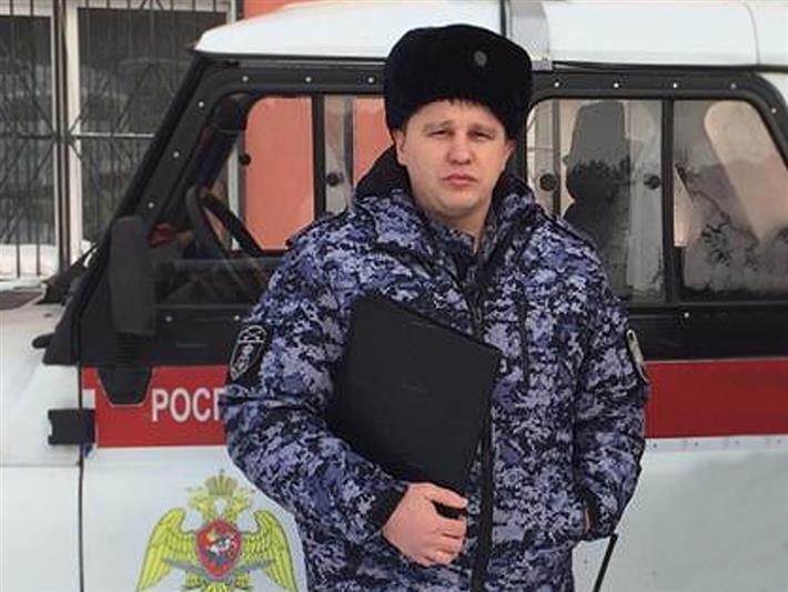 В Кузбассе сотрудник Росгвардии  вернул домой без вести пропавшего ребенка