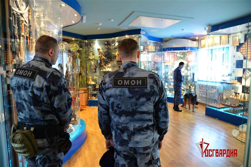 На Ямале сотрудники ОМОН обеспечили правопорядок на форуме коренных малочисленных народов Севера, Сибири и Дальнего Востока