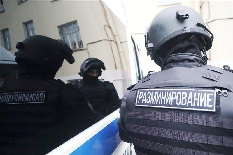 Сотрудники ОМОН обезвредили боеприпас времён войны, обнаруженный в Красносельском районе