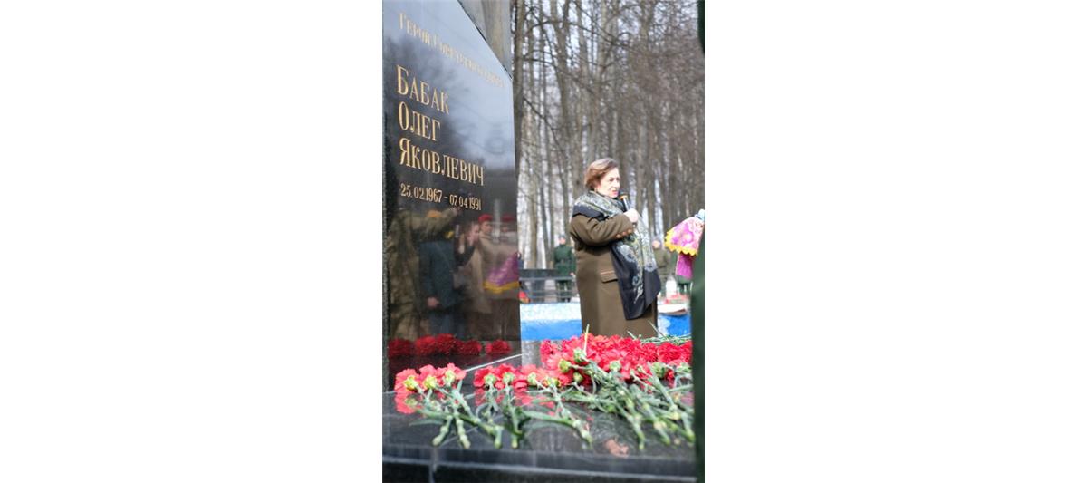 Военнослужащие Центрального округа Росгвардии почтили память Героя Советского Союза лейтенанта Олега Бабака