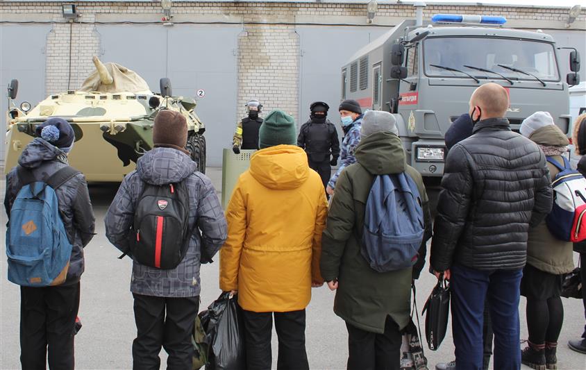 Липецкий ОМОН распахнул свои двери для подшефных классов