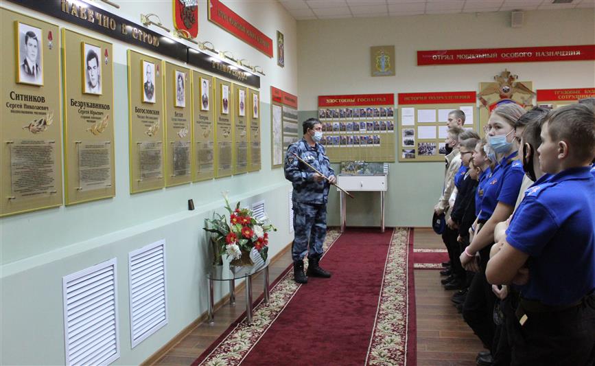 Липецкий ОМОН распахнул свои двери для подшефных классов