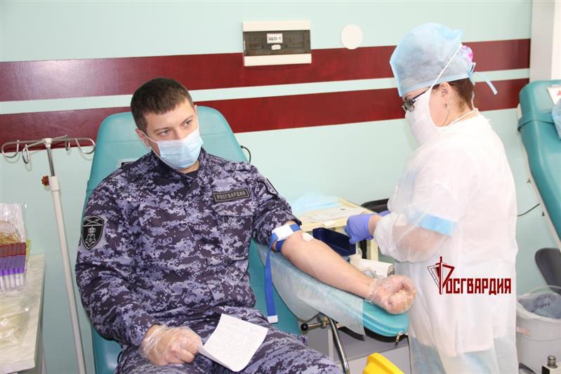В Тюмени росгвардейцы  в очередной раз поддержали всероссийскую донорскую акцию «От сердца к сердцу» (видео)