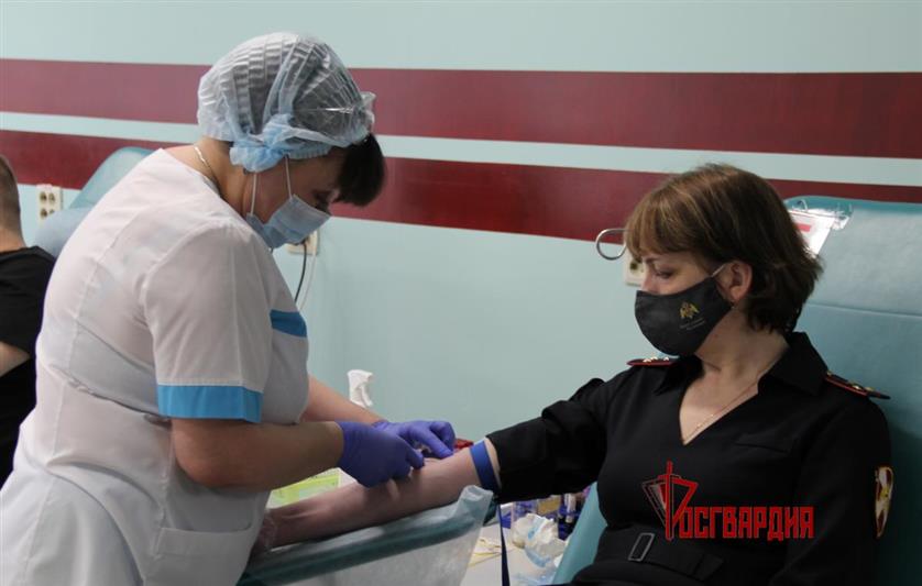 В Тюмени росгвардейцы  в очередной раз поддержали всероссийскую донорскую акцию «От сердца к сердцу» (видео)