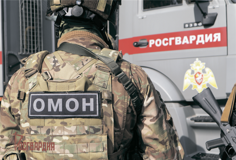 Сотрудники красноярского ОМОН на транспорте оказали содействие полицейским в задержании подозреваемых в незаконной организации и проведении азартных игр