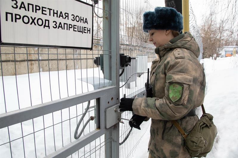 Мирный атом в тепле женских рук