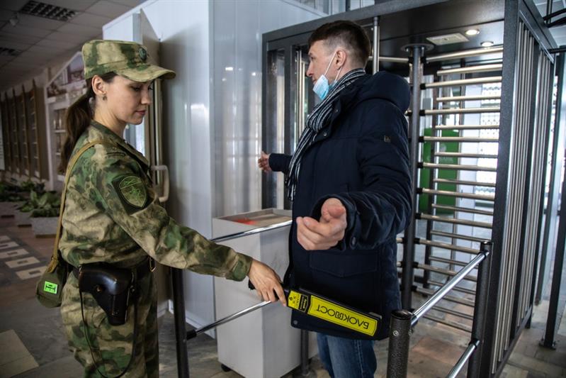 Мирный атом в тепле женских рук