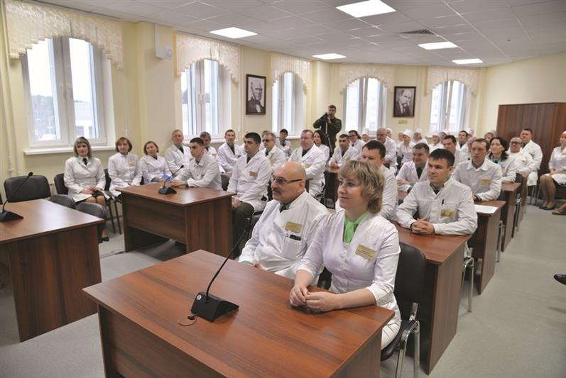 Командующий Уральским округом Росгвардии поздравил специалистов медицинской службы с профессиональным праздником