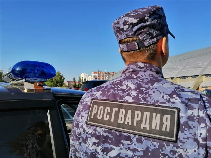 Сотрудники Росгвардии задержали подозреваемого в нанесении ножевых ранений работникам кафе в Омске