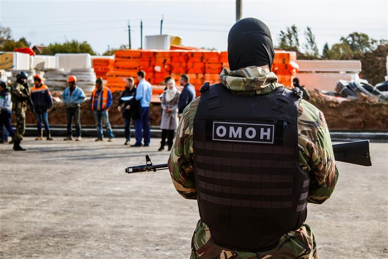 При содействии Росгвардии в Новгородской области пресечены нарушения миграционного законодательства
