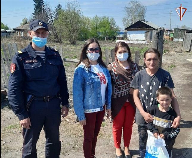 В Новосибирской области сотрудники Росгвардии приняли участие в добровольческой акции «Весенняя неделя добра»  