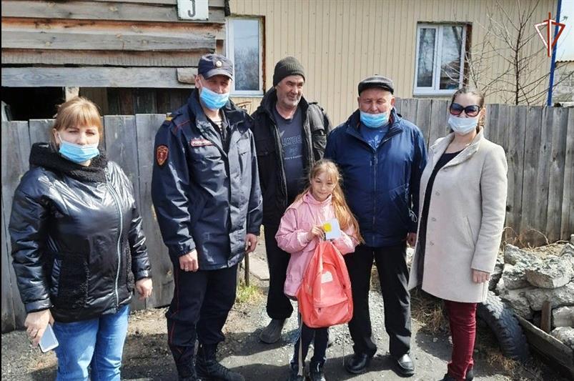 В Новосибирской области сотрудники Росгвардии приняли участие в добровольческой акции «Весенняя неделя добра»  