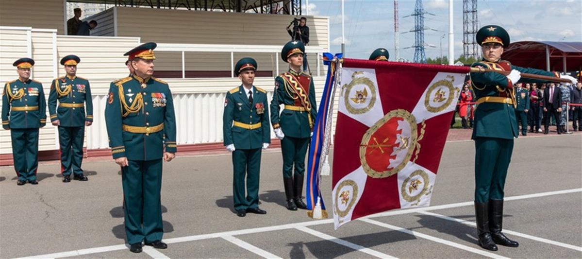 Генерал армии Виктор Золотов вручил орден Кутузова 4-му полку оперативного назначения дивизии имени Ф.Э. Дзержинского и наградил участников парада Победы