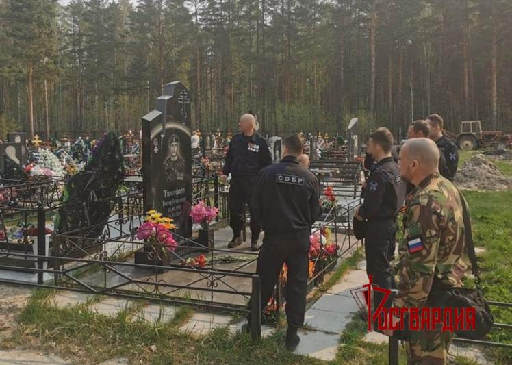 Бойцы тюменского СОБР Росгвардии почтили память погибшего коллеги