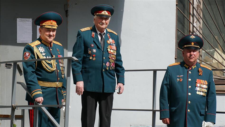 Росгвардия провела акцию «Парад у дома ветерана» в Кирове