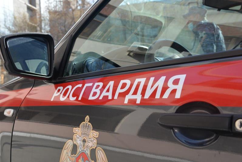 Сотрудники Росгвардии оказали содействие экстренным службам в тушении крупного пожара в Екатеринбурге