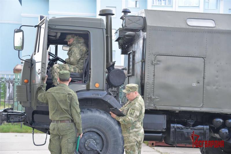 В Уральском округе Росгвардии завершился перевод вооружения, военной и специальной техники на летний период эксплуатации