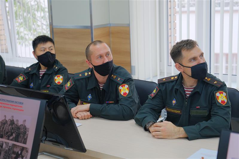 Офицеры Росгвардии приняли участие в научном семинаре в Военном университете Минобороны