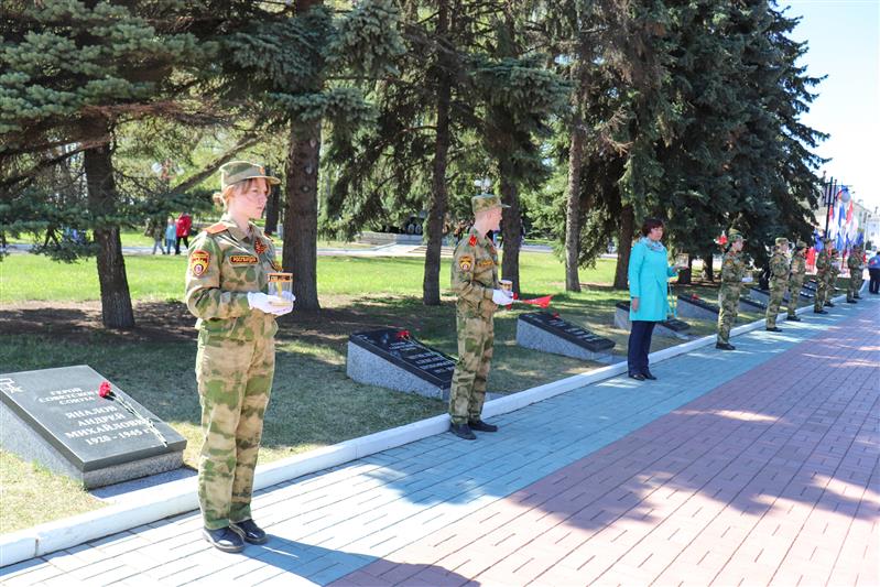 В Марий Эл учащиеся профильного класса Росгвардии зажгли «Свечи памяти»