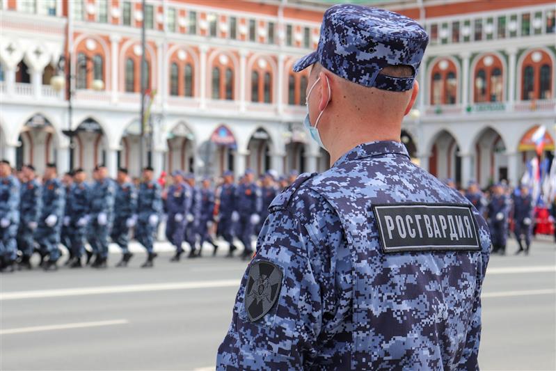 Парадный расчет Росгвардии прошел торжественным маршем по площади Йошкар-Олы  в  День Победы