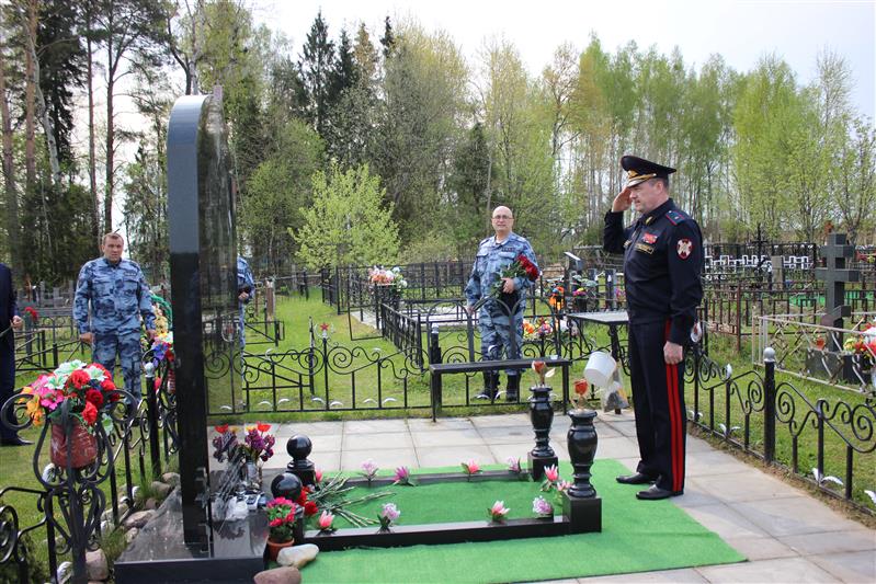 Сотрудники московского ОМОН заложили фруктовый сад в память о сотрудниках, погибших при исполнении служебно-боевых задач