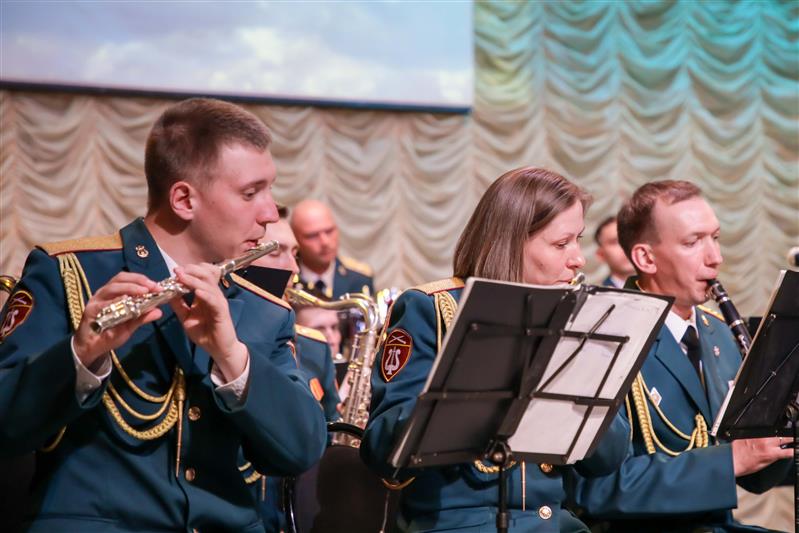 Творческие коллективы Росгвардии поздравили жителей Кавказских Минеральных Вод с Днем Победы