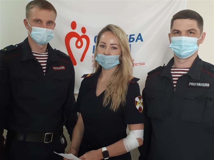 Росгвардейцы сдали кровь для тяжелобольной жительницы Кузбасса 