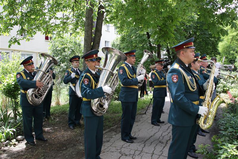 Для ветеранов Великой Отечественной войны в Кабардино-Балкарии выступил оркестр Росгвардии
