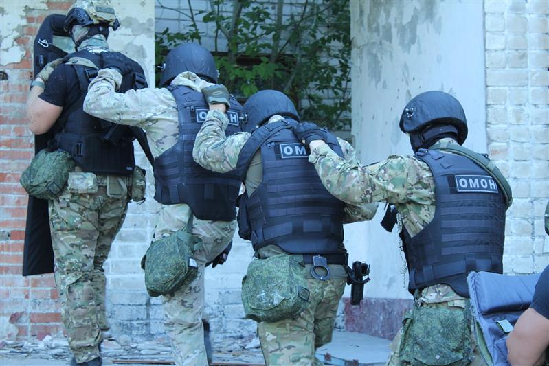 В Вологодской области в ходе оперативно-стратегического учения «Заслон-2021» сотрудники Росгвардии отработали действия по уничтожению условной группы террористов