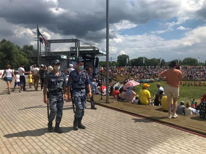 В Татарстане росгвардейцы выполнили задачи по охране общественного порядка во время проведения XI Всероссийского сельского Сабантуя 
