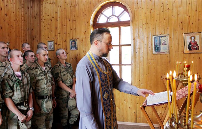 В Калаче-на-Дону военнослужащие Росгвардии почтили память святого равноапостольного князя Владимира
