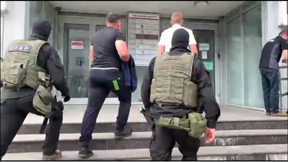 При содействии СОБР Росгвардии в Смоленске задержано должностное лицо по подозрению в получении взятки 