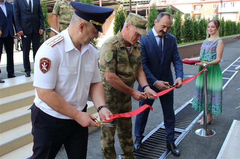 Новый пункт базирования СОБР и ОМОН Росгвардии открыли во Владикавказе 