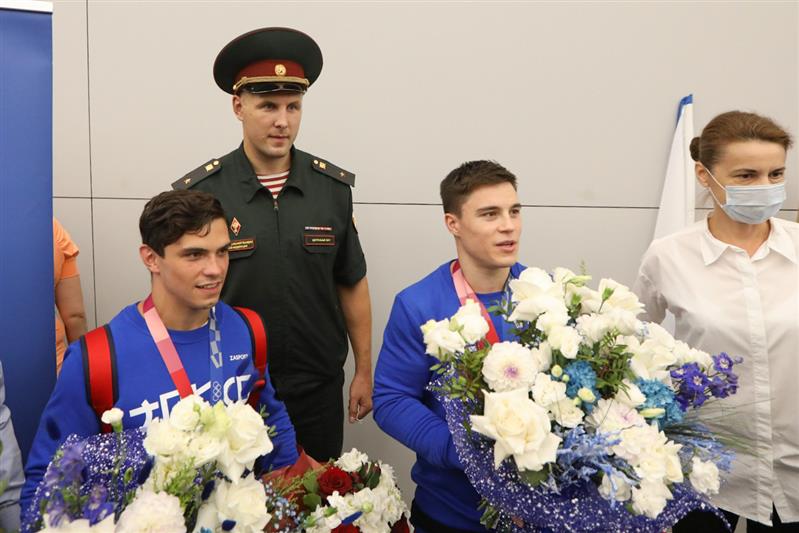Олимпийских чемпионов Росгвардии торжественно встретили в аэропорту Шереметьево (видео)