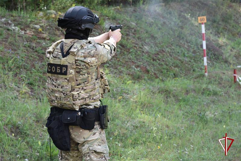 Спецназовцы Росгвардии приняли участие в съемках цикла документальных фильмов об ижевском оружии