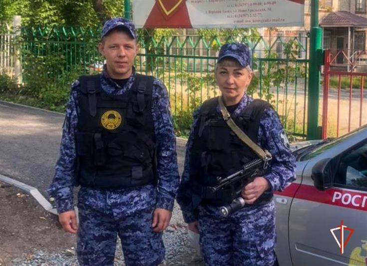 Росгвардейцы задержали двух рецидивистов, подозреваемых в грабеже в отношении пожилого жителя Свердловской области