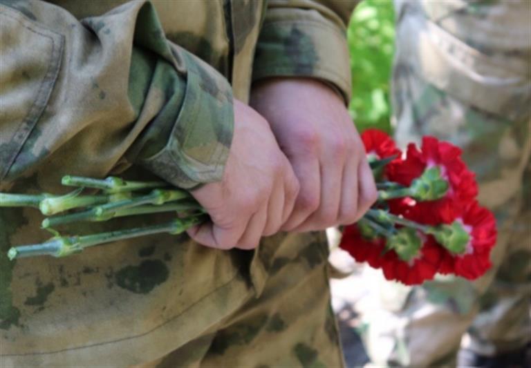 Военнослужащие отряда спецназа «Ратник» Росгвардии почтили память погибшего товарища