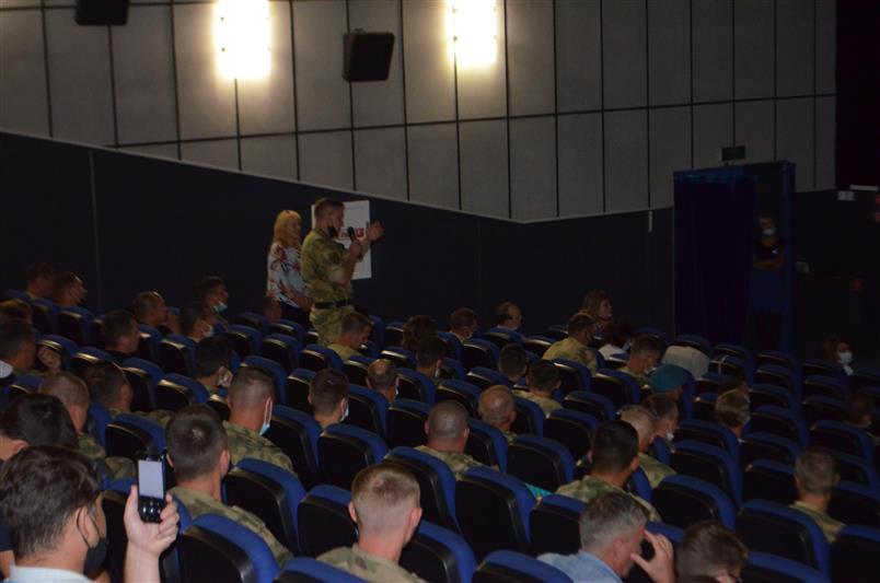 В Рубцовске военнослужащие Росгвардии встретились с актерами российского кино