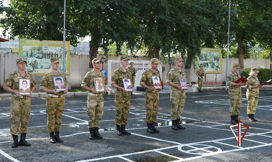 Память погибших боевых товарищей почтили в тюменском кинологическом центре Росгвардии