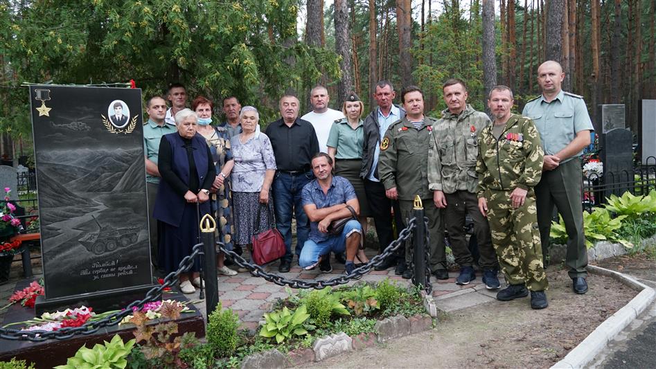 В Брянске росгвардейцы почтили память Героя России, погибшего при исполнении воинского долга