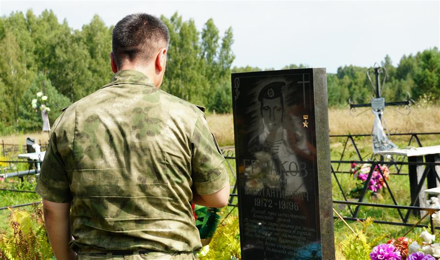 Росгвардейцы почтили память Героя России, погибшего при исполнении воинского долга
