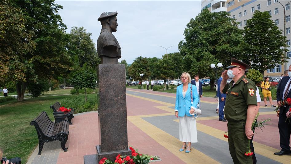В День города Орла росгвардейцы почтили память защитников Отечества