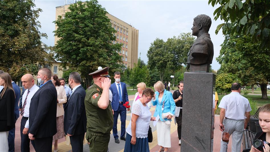 В День города Орла росгвардейцы почтили память защитников Отечества