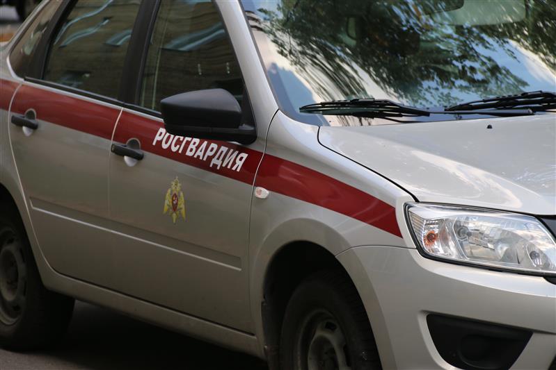 Архангельские росгвардейцы пришли на помощь жителям многоквартирного дома, в котором произошел пожар