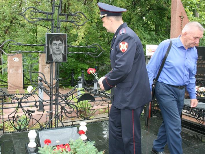 В Барнауле росгвардейцы почтили память сослуживца, погибшего при исполнении служебного долга
